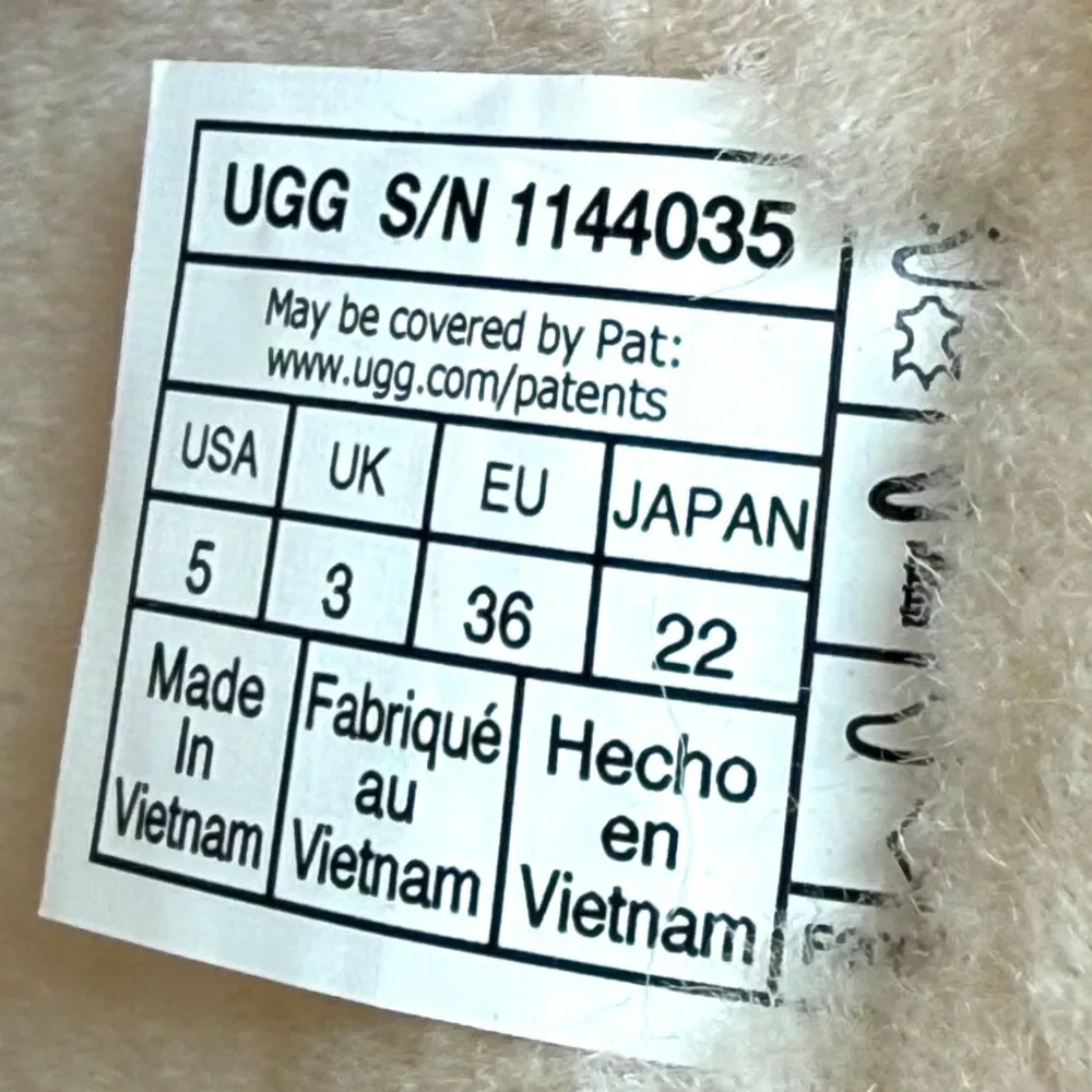 UGG Classic Short Zipper Tape Logo Boots Womens 5 Chestnut Sheepskin Winter
